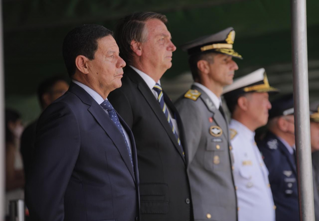 Metade dos brasileiros veem como positiva a participação das Forças Armadas no governo