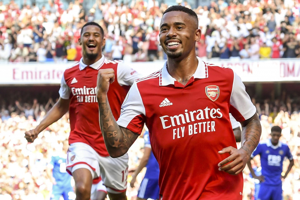 Gabriel Jesus brilha em vitória do Arsenal por 4 a 2 sobre o Leicester