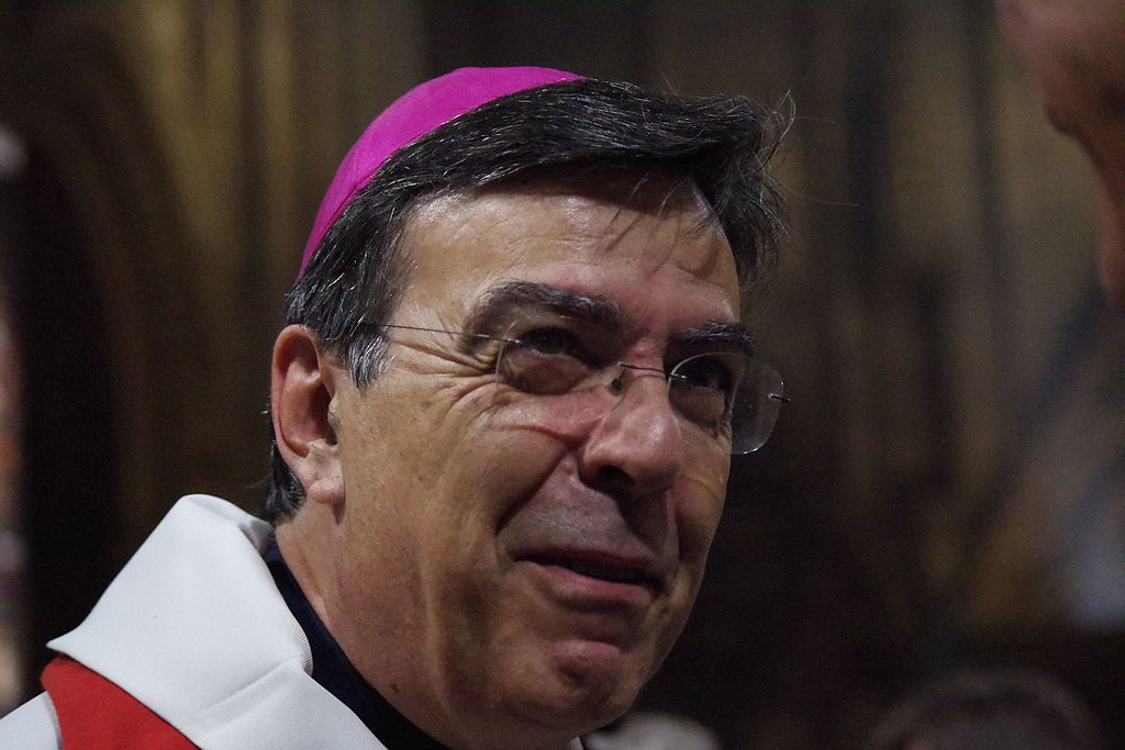 Arcebispo de Paris renuncia após ser acusado de manter relacionamento com uma mulher
