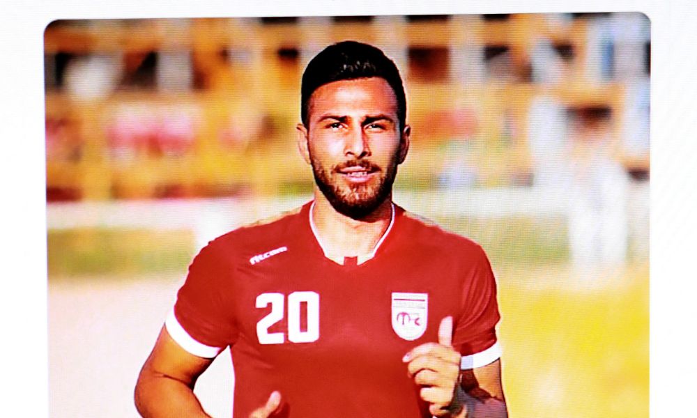Jogador de futebol iraniano é condenado a morte por apoiar protestos em prol dos direitos da mulheres