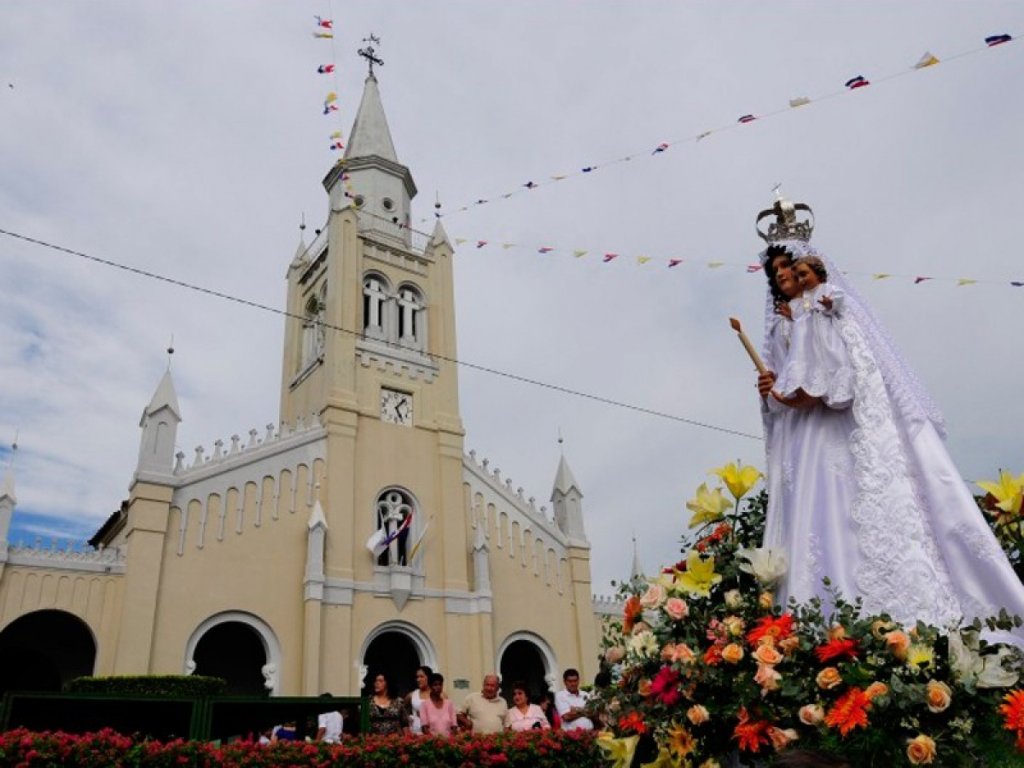 No Paraguai, padre é processado por superlotação em missa de Domingo de Ramos