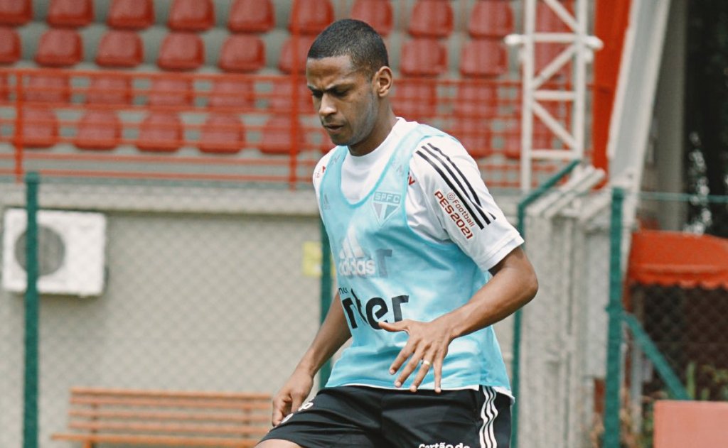 Bruno Alves volta aos treinos e fica à disposição de Diniz no São Paulo