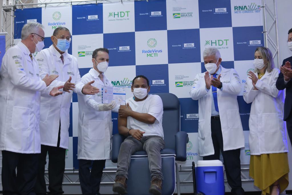 Vacina brasileira contra Covid-19 começa a ser testada em voluntários