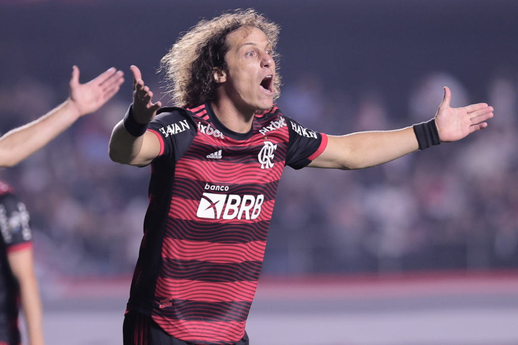 Flamengo confirma que David Luiz está com hepatite, mas tranquiliza torcida: ‘Encontra-se bem’