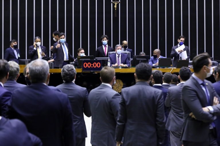 Câmara aprova texto-base da reforma eleitoral, mas rejeita ‘Distritão’ para 2022