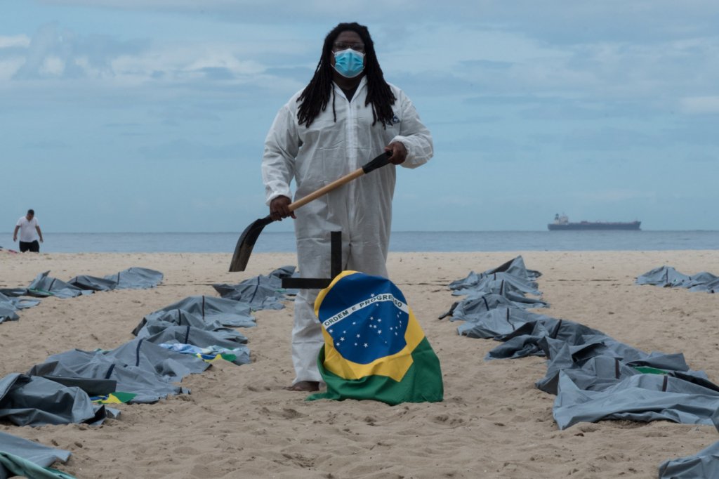 Com mais de 82 mil mortes, mês de abril foi o mais letal da pandemia no Brasil