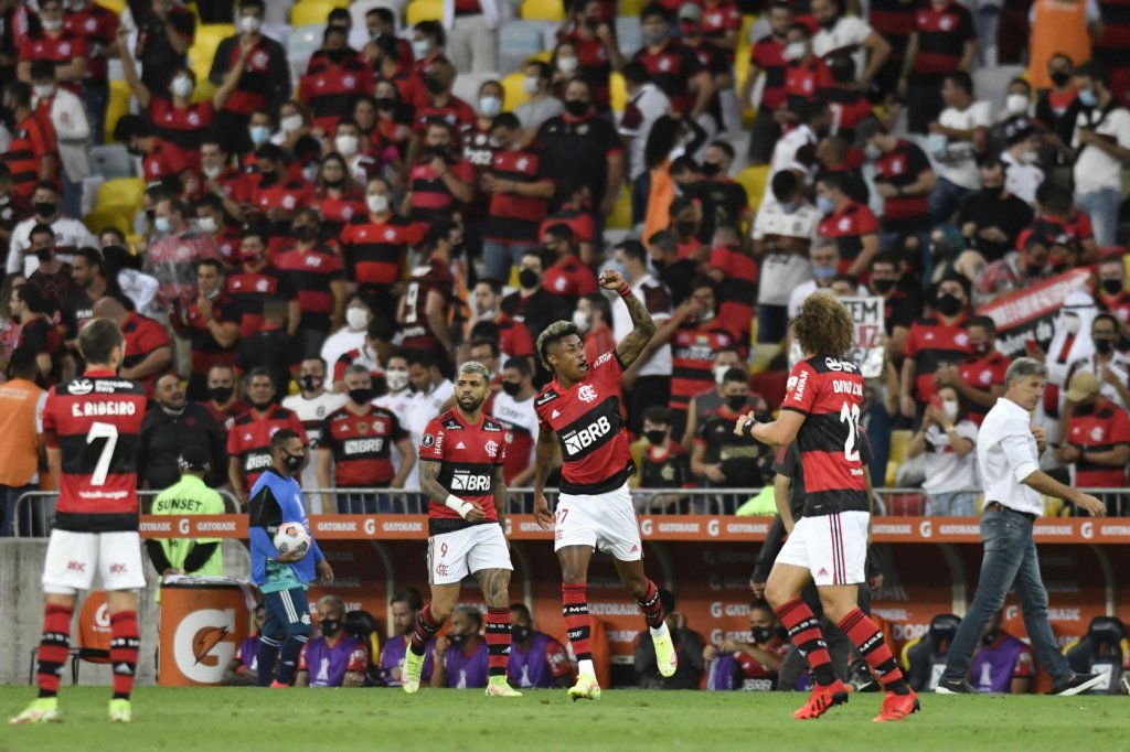 Com público no estádio, Flamengo vence o Barcelona-EQU na semifinal da Libertadores