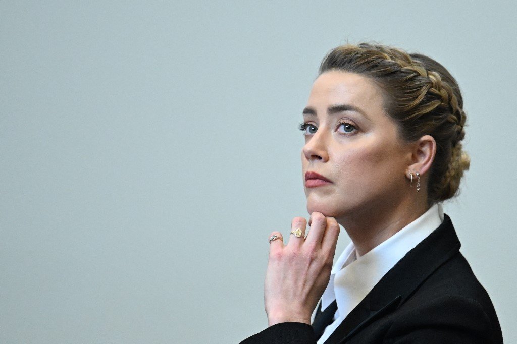 Juiz nega pedido de Amber Heard para encerrar processo movido por Johnny Depp