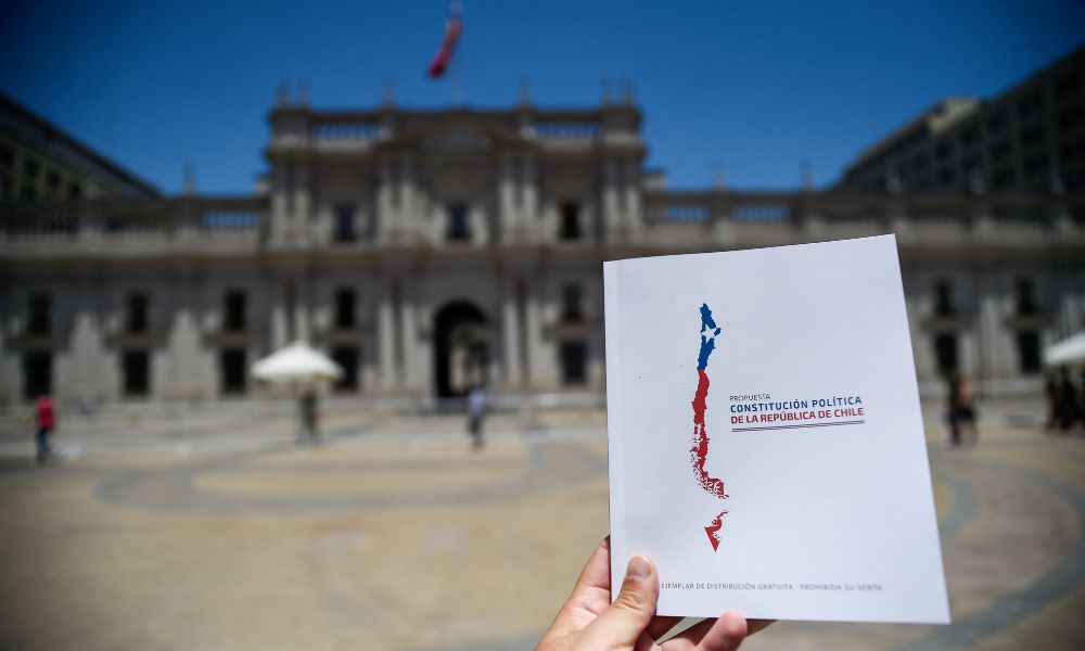 Chile vai às urnas neste domingo para decidir entre Constituição da ditadura e polêmica proposta conservadora  