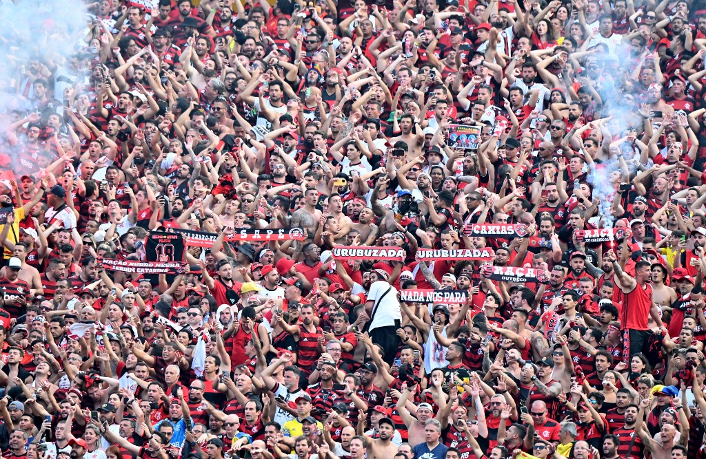 Pesquisa mostra Flamengo, Corinthians e São Paulo como times de maiores torcidas no Brasil; veja lista completa