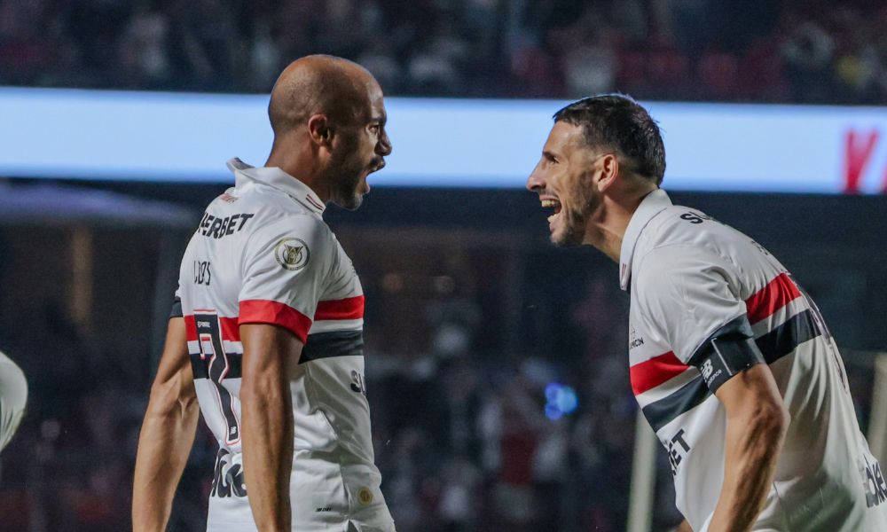 São Paulo vence Grêmio no sufoco e volta ao G4 do Brasileirão 