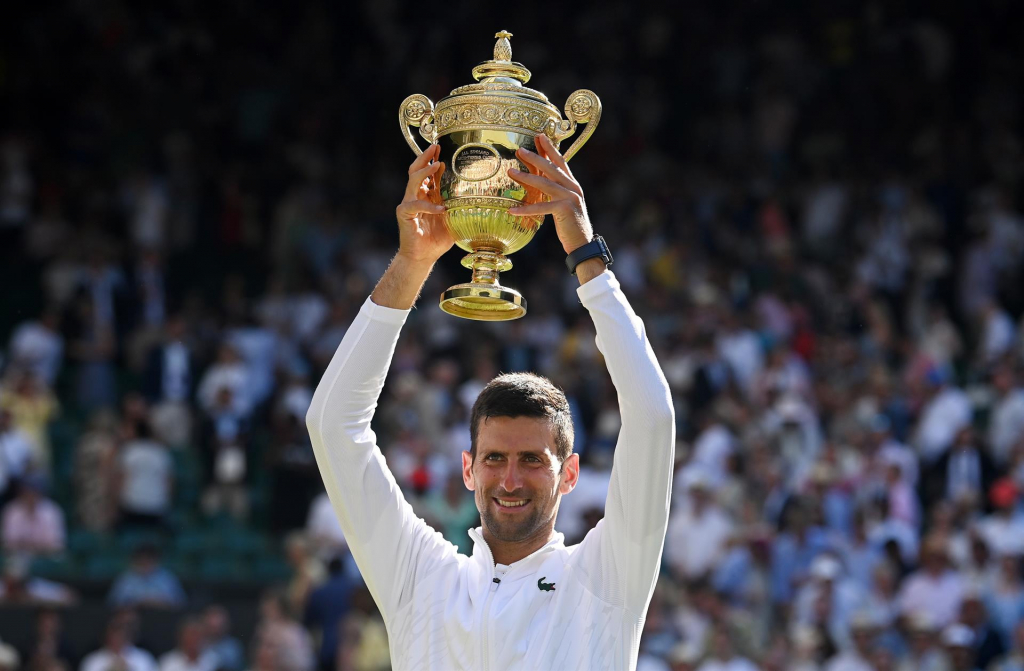 Djokovic vira sobre Kyrgios e conquista Wimbledon pela 7ª vez