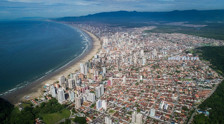 Mulher morre após ser atingida por raio no litoral de São Paulo