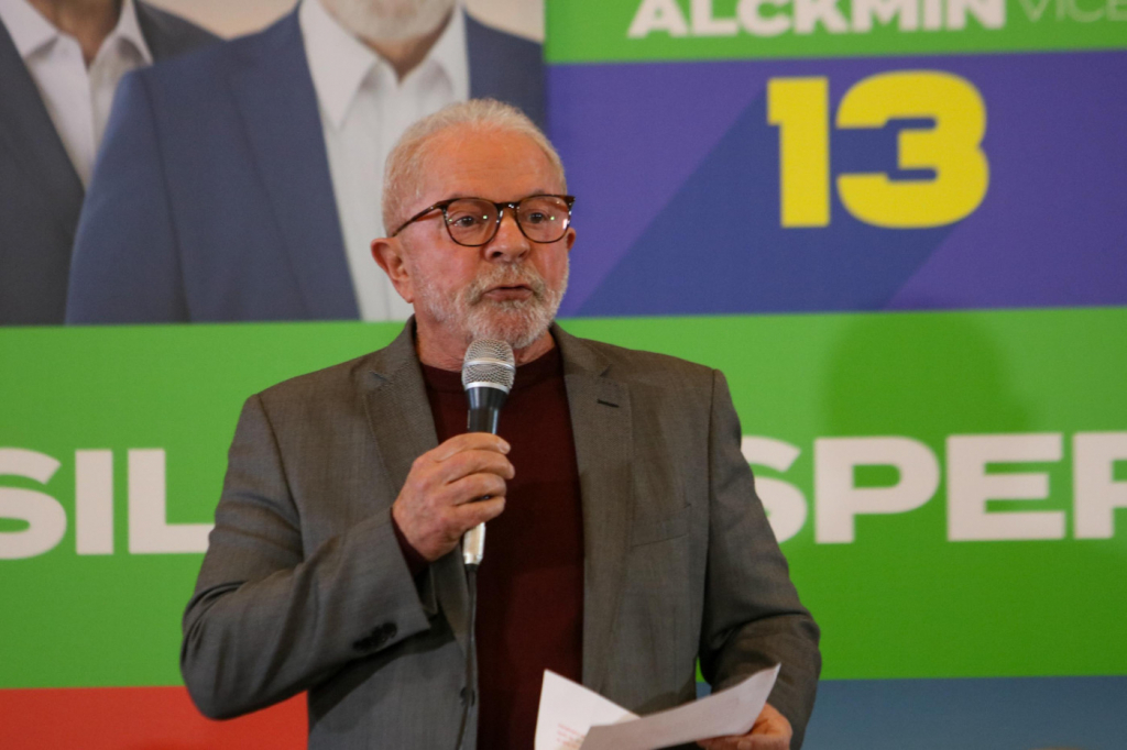 Lula promete Forças Armadas ‘mais dignas’ em eventual terceiro mandato