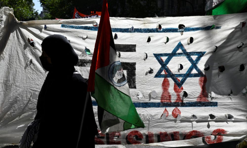 Corte de financiamento para a Palestina e envio de armas para Israel: a resposta do Ocidente ao ataque do Hamas