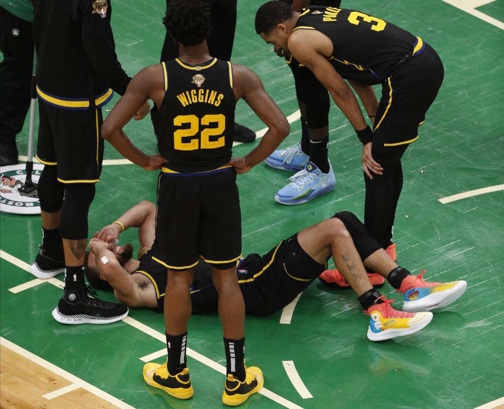 Stephen Curry sente lesão, mas diz que estará em quadra no Jogo 4 da final da NBA
