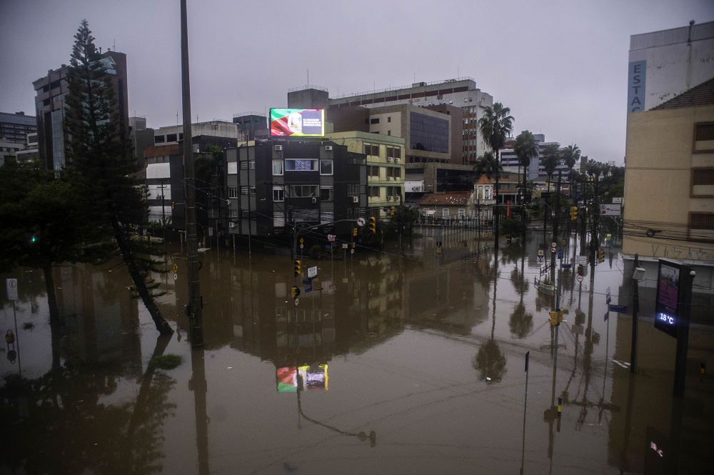Porto Alegre enfrenta novas inundações, suspende aulas e fecha estabelecimentos