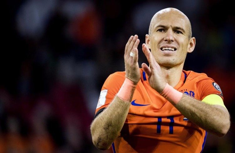 Robben anuncia aposentadoria do futebol aos 37 anos: ‘Escolha muito difícil’