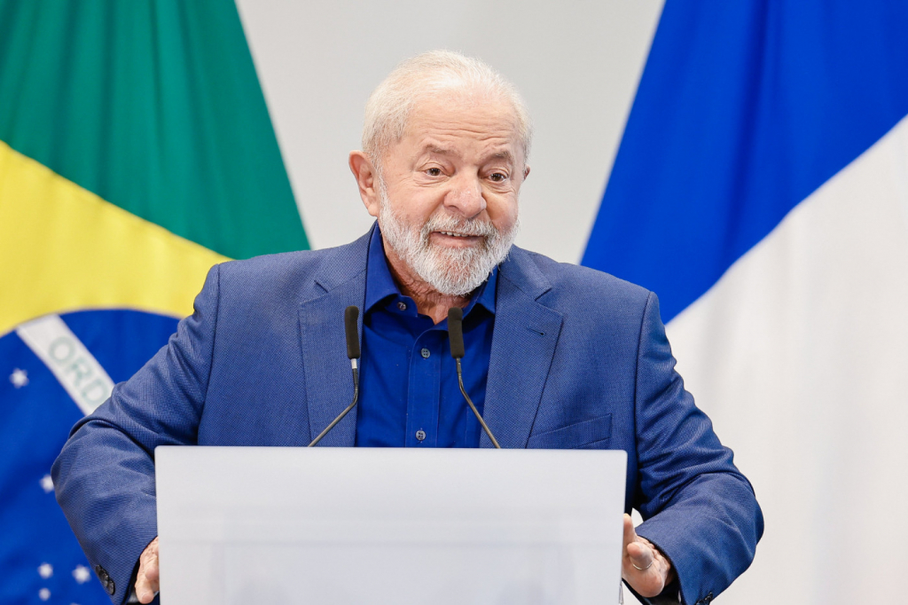 Na Europa, Lula evita comentários sobre a guerra e critica abandono ao Haiti