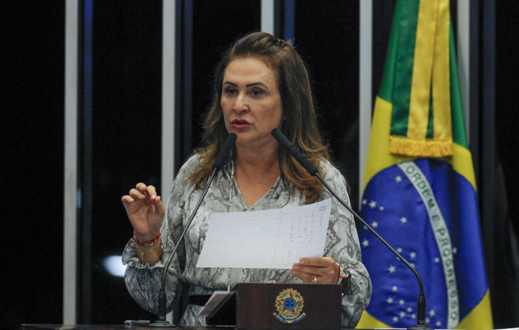 Senadores assinam moção de apelo internacional por vacinas para o Brasil
