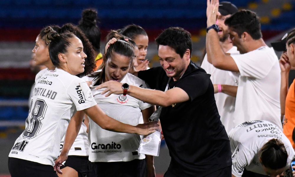 Corinthians derrota Palmeiras e conquista tetra da Libertadores Feminina na despedida de Arthur Elias