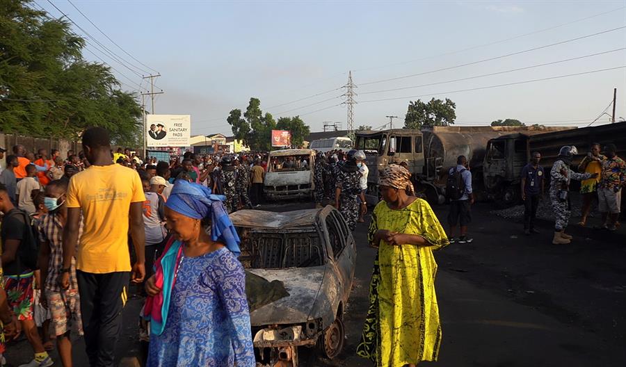 Explosão de caminhão-tanque mata 99 pessoas em Serra Leoa; veja vídeos