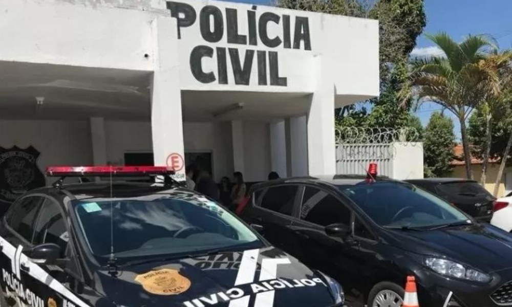 Polícia encontra idoso em meio a fezes e urina em Goiás; filha é presa por maus-tratos