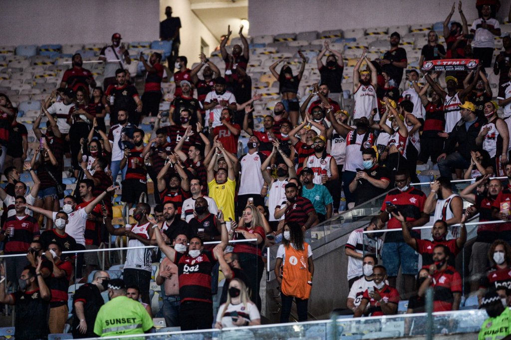 STJD denuncia Flamengo por cantos homofóbicos da torcida contra o Grêmio