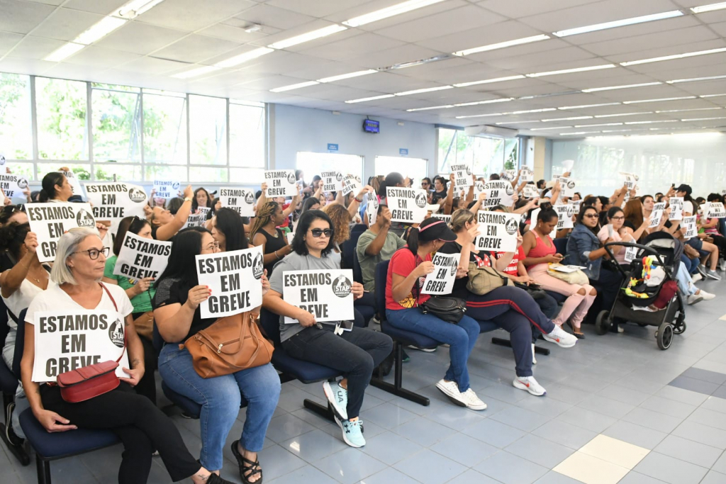 Greve de professores da rede municipal de Guarulhos entra no terceiro dia