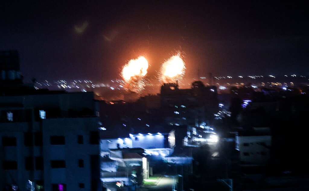 Aviões israelenses voltam a bombardear Gaza após disparo de balões pelo Hamas