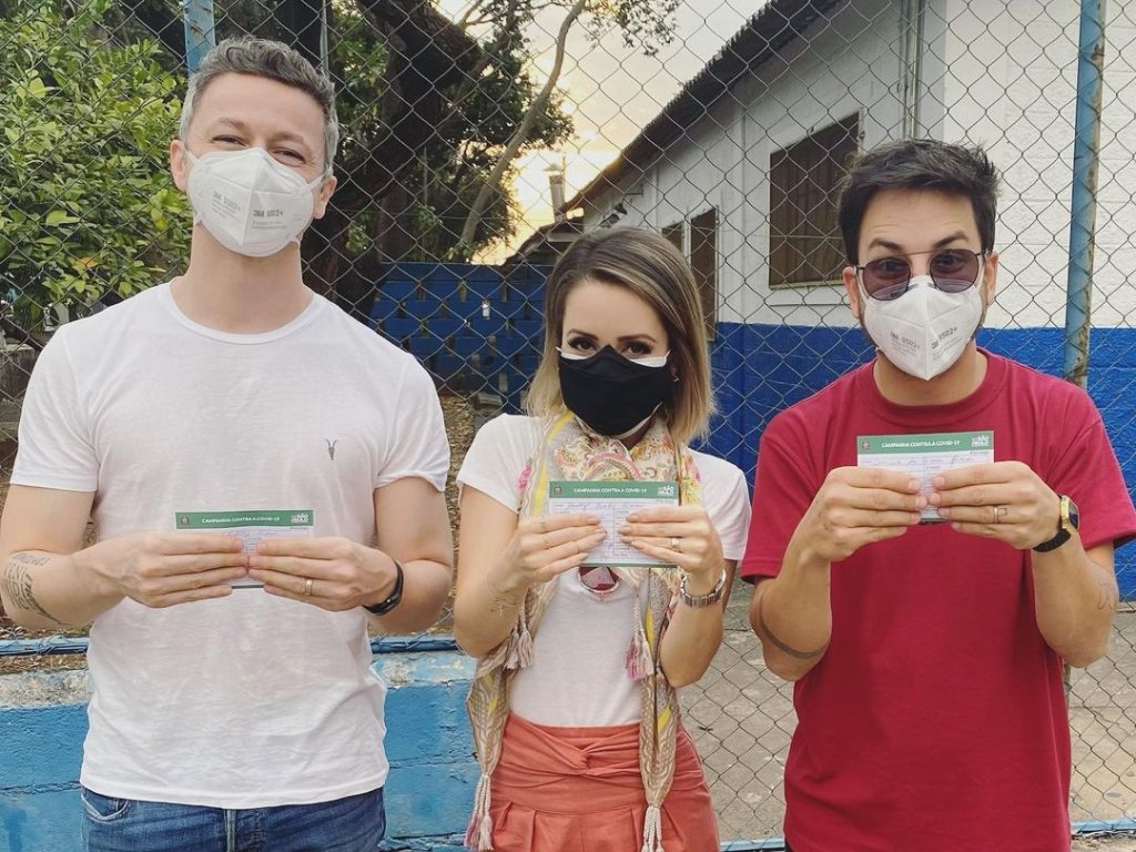 Lucas Lima, Sandy e Junior se vacinam juntos em Campinas: ‘Emoção indescritível’