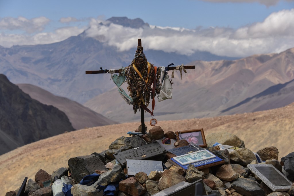 Na corrida ao Oscar, ‘A Sociedade da Neve’ dá voz aos mortos da tragédia nos Andes