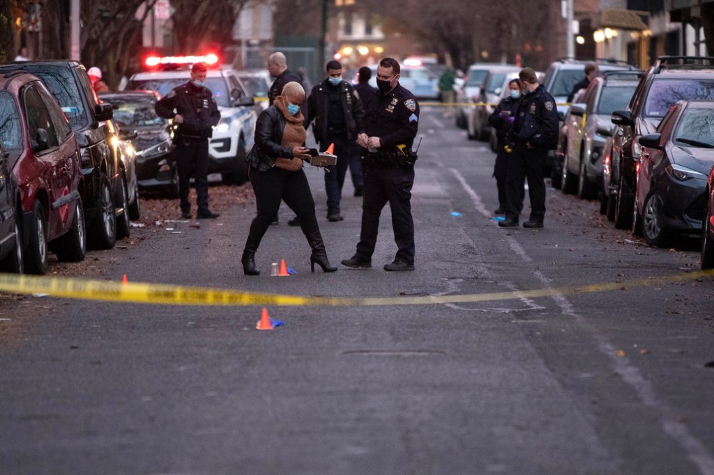 EUA: Quatro pessoas são baleadas durante tiroteio no Brooklyn
