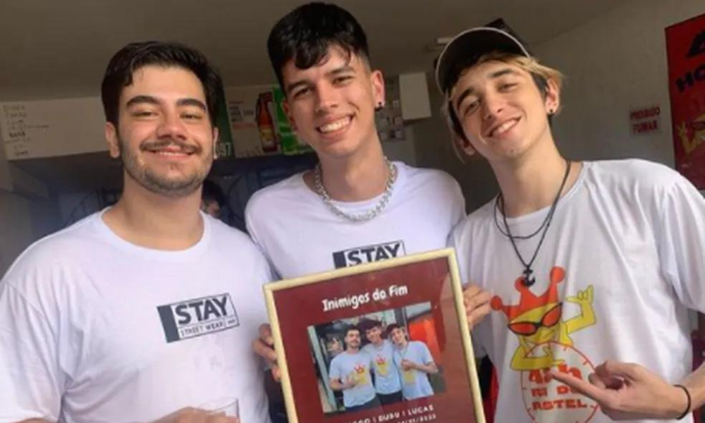 Amigos batem recorde e ficam dentro de bar por 48 horas em Belo Horizonte