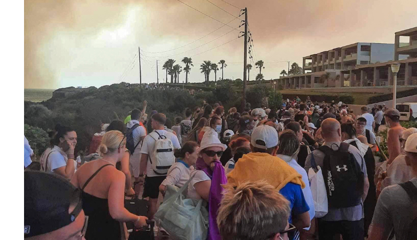 Mais de 2.000 pessoas são evacuadas de ilha grega devido a incêndio que já dura cinco dias