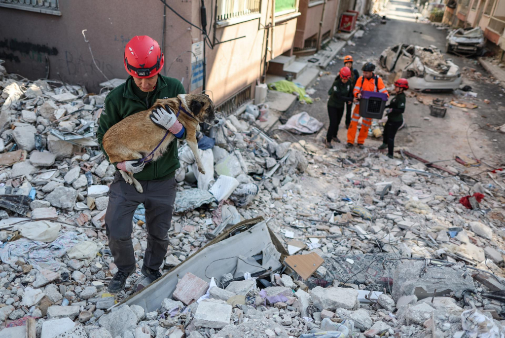 Turquia alerta população para risco de tsunami após novo terremoto