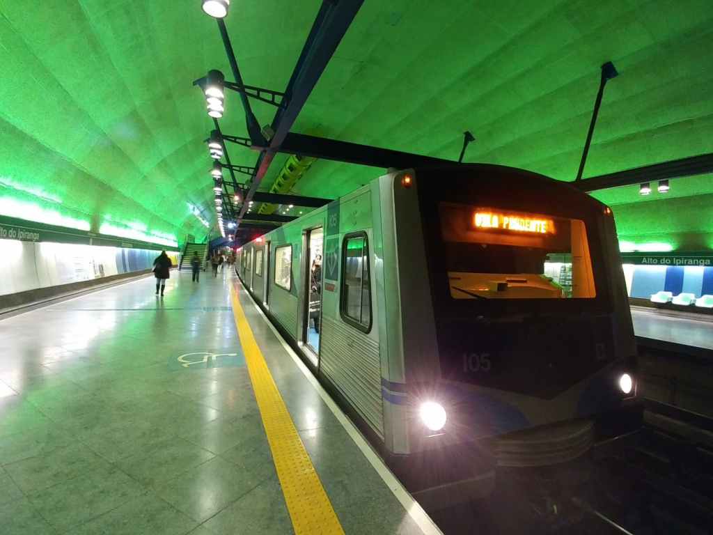 Metroviários decidem realização de greve nesta segunda-feira
