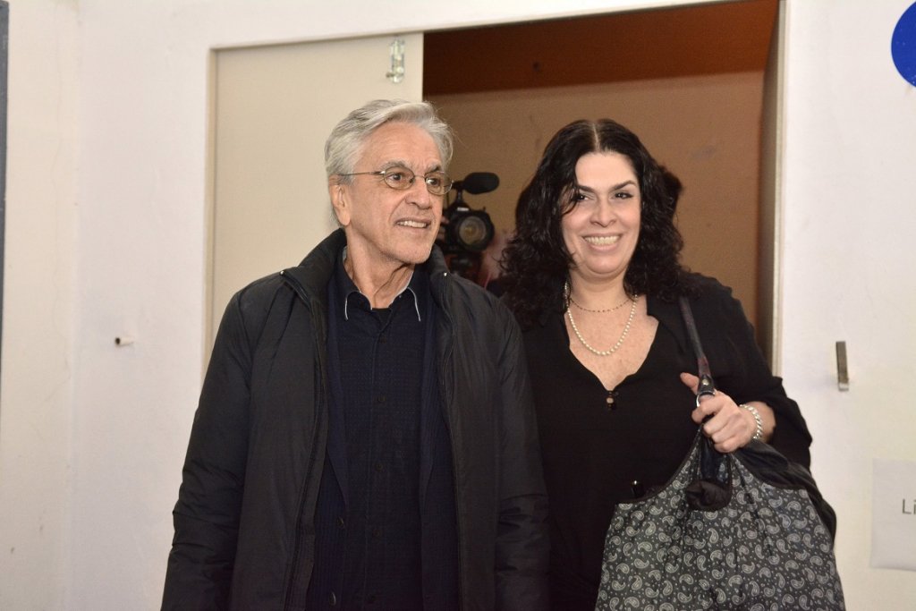 Caetano Veloso e Paula Lavigne testam positivo para Covid-19: ‘Estamos bem’