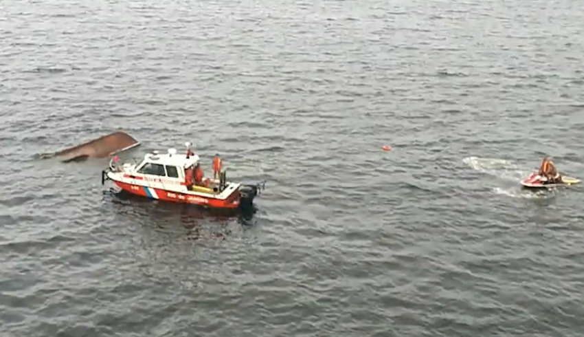 Embarcação com 14 pessoas afunda na Baía de Guanabara; 8 estão desaparecidas