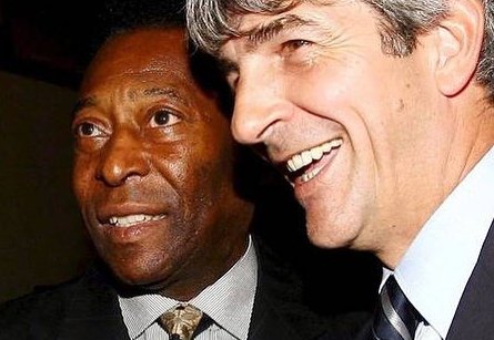 ‘O céu está recebendo muitos craques’, lamenta Pelé sobre morte de Paolo Rossi