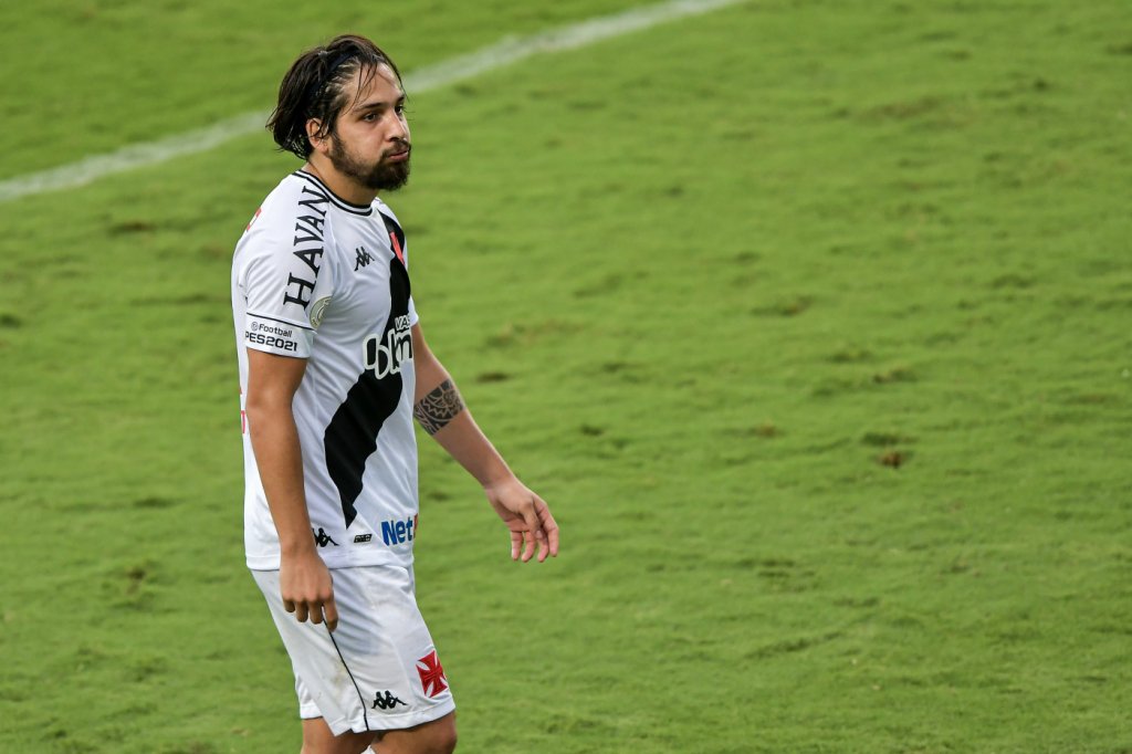 Vasco anuncia rescisão com Benítez e confirma que jogador vai defender o São Paulo