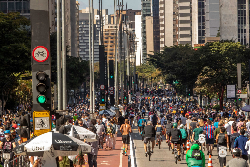 Prefeitura nega aglomerações e diz que vai voltar a abrir a Avenida Paulista ao público no domingo