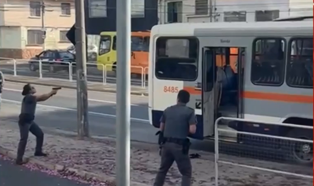 Homem mata três pessoas esfaqueadas durante ataque a ônibus em Piracicaba