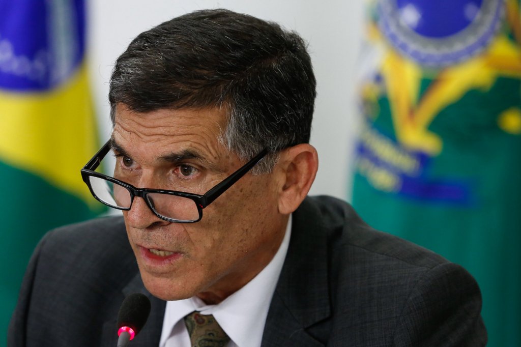 Ex-ministro chama de deslumbramento infantil a briga que Eduardo Bolsonaro arranjou com a China