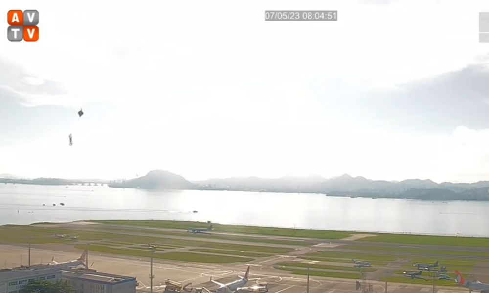 Balão cai em pista do aeroporto Santos Dumont e atrapalha aterrissagem de voos 