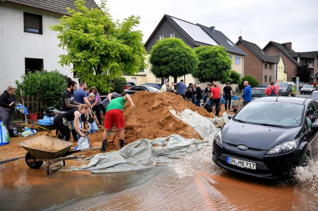 Sobe para 157 número de mortos em enchentes na Europa