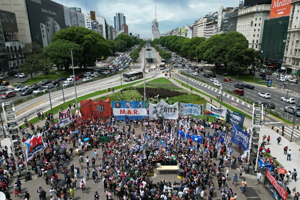 Justiça argentina aceita primeira ação contra ‘megadecreto’ de Milei que revoga leis na economia