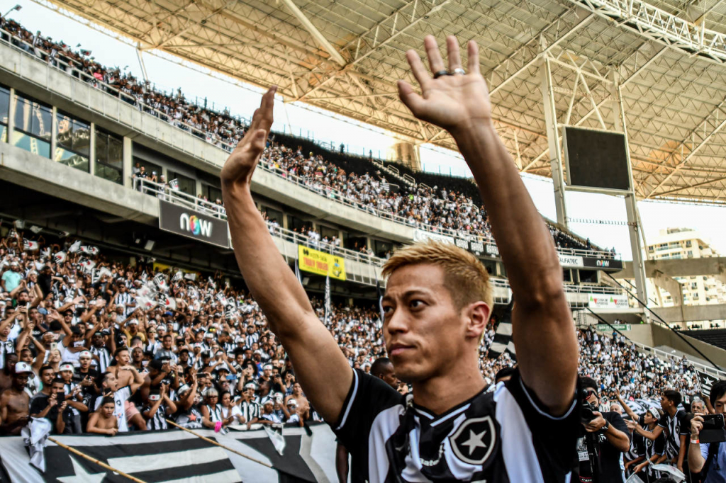Após troca de técnico, Honda desabafa e cogita deixar o Botafogo: ‘Inacreditável’
