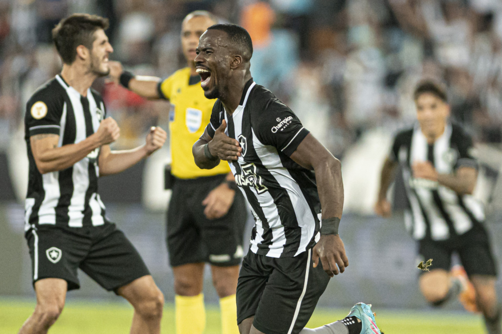 Após invasão no CT, Botafogo vence o São Paulo pelo Brasileirão