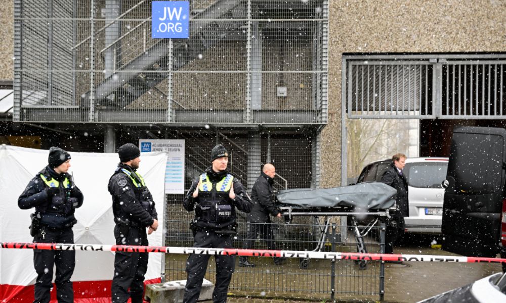 Vídeo mostra momento em que homem dispara contra centro de Testemunhas de Jeová na Alemanha; veja